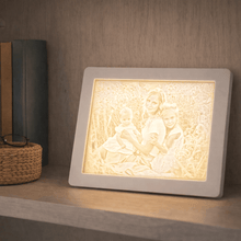 Laddar bild till gallerivisning, Personligt lysbillede i ramme by Plakana, Hvid