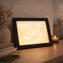 Laddar bild till gallerivisning, Personligt lysbillede i ramme by Plakana, Hvid
