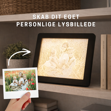 Laddar bild till gallerivisning, Personligt lysbillede i ramme by Plakana, Hvid
